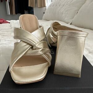 NIB Banana Republic Interlocked Block Heel Leather Sandal 7